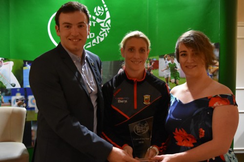UCD Canoe Club presented with the 2018 Student Sport Ireland Event of the Year Award. Left to right Ross Kerrigan (UCD Canoe Club), Special Guest Cora Staunton (Mayo Ladies Football) and Sara Griffin (UCD Canoe Club).