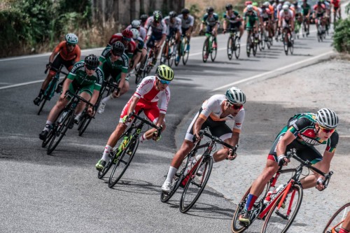 The pelothon makes its way through the 105 km circuit at the 2018 World University Cycling Championships